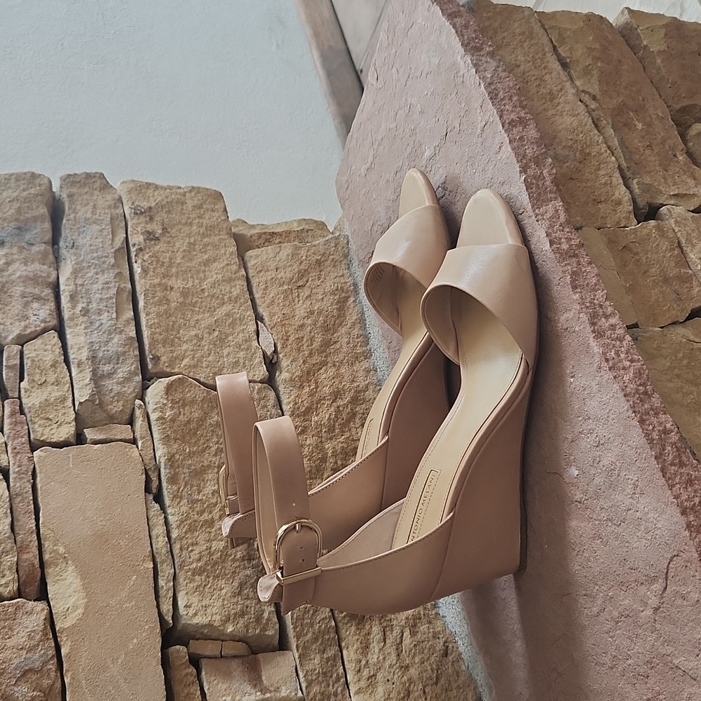 Antonio Melani Sandals 👡